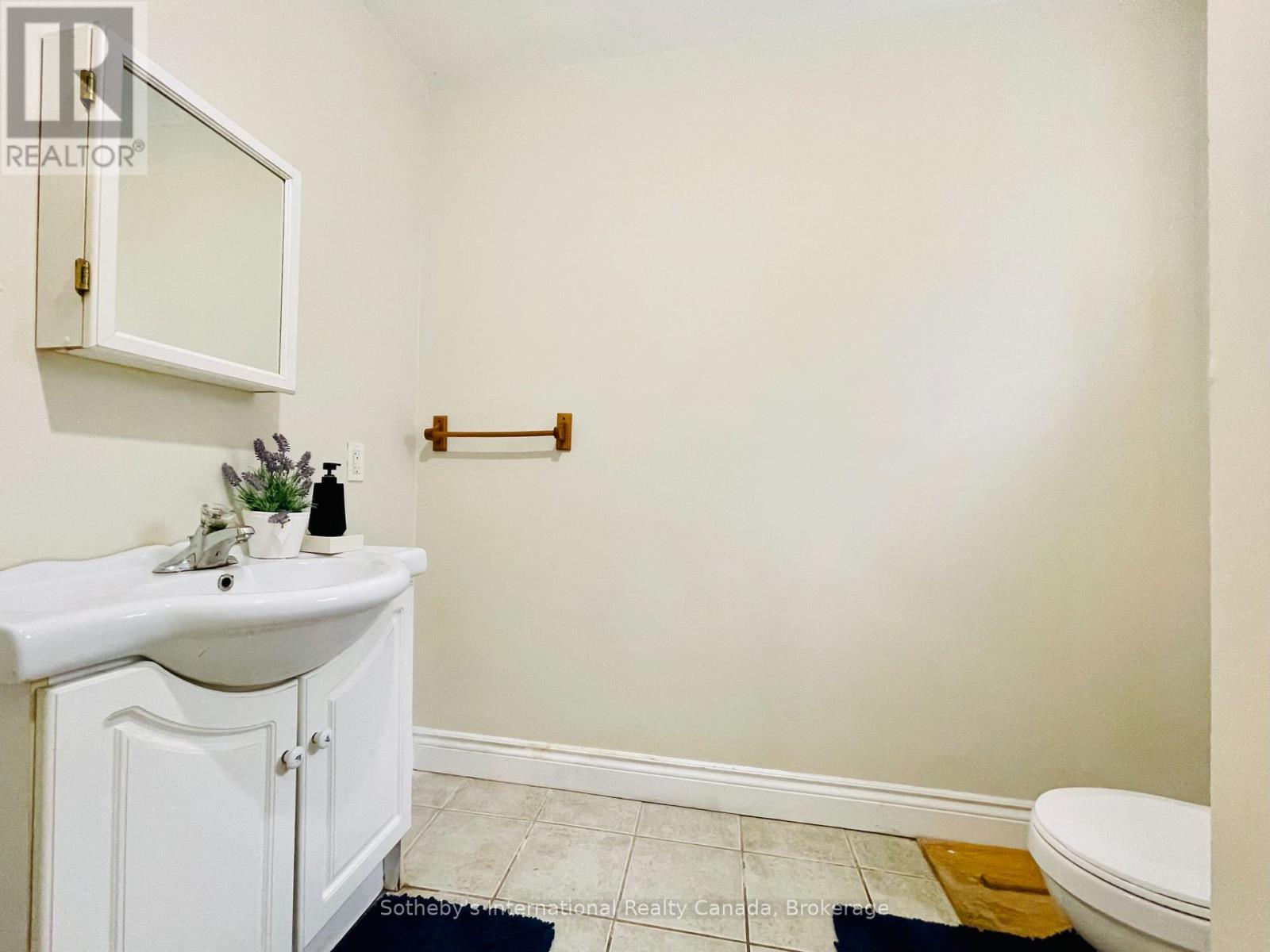 285 Robinson Street — photo 16
