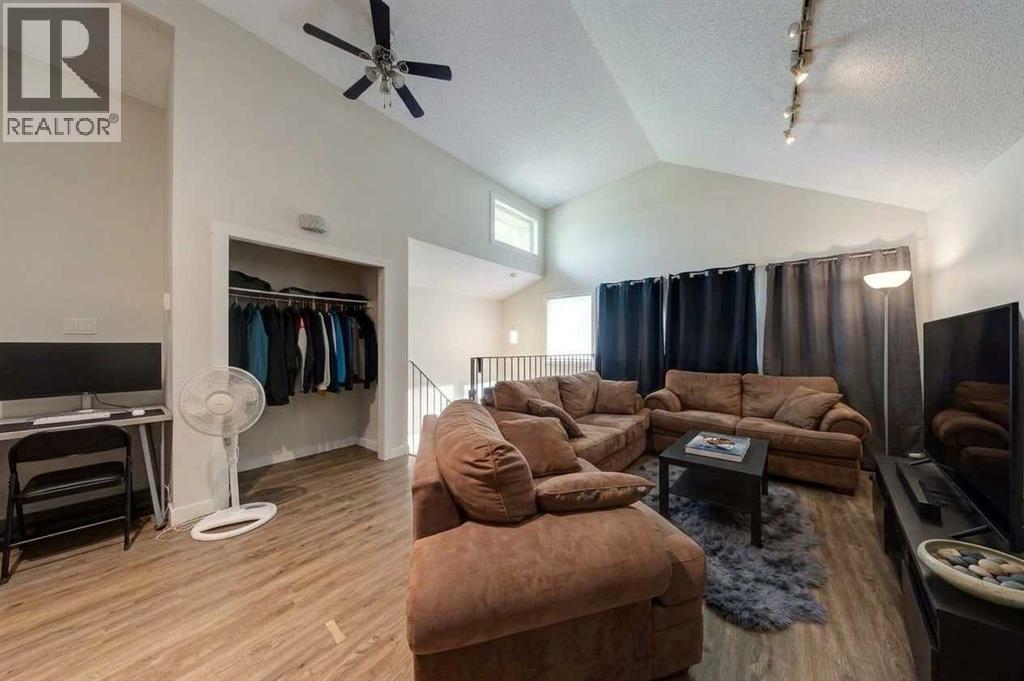 1731 St. Edwards Boulevard N, Lethbridge — photo 2