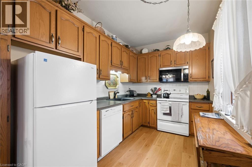 62 Heins Avenue — photo 13