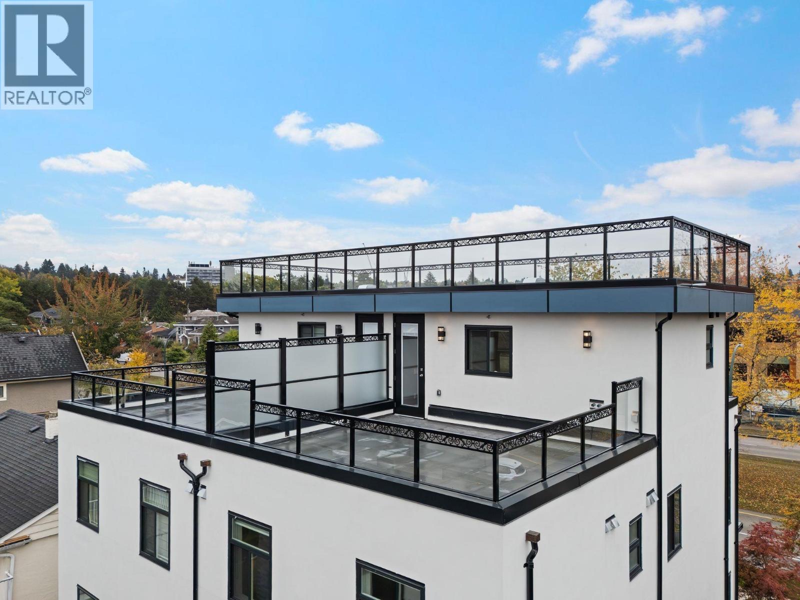 Photo of 2 2557 W KING EDWARD AVENUE 21