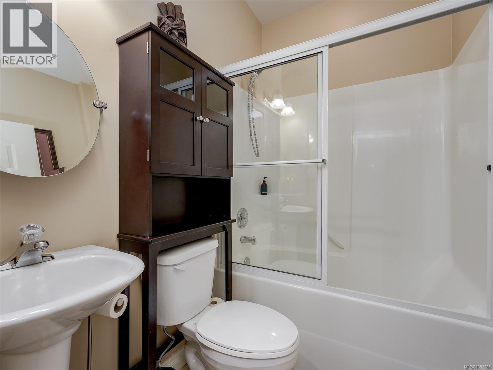  10347 Patricia Place, Sidney