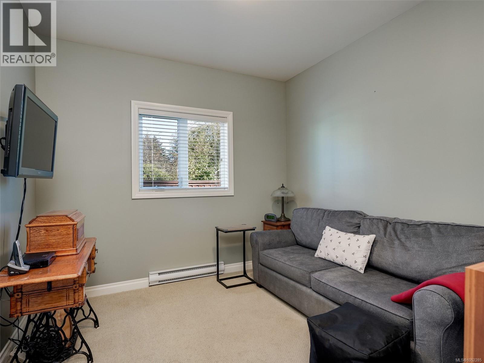  10347 Patricia Place, Sidney