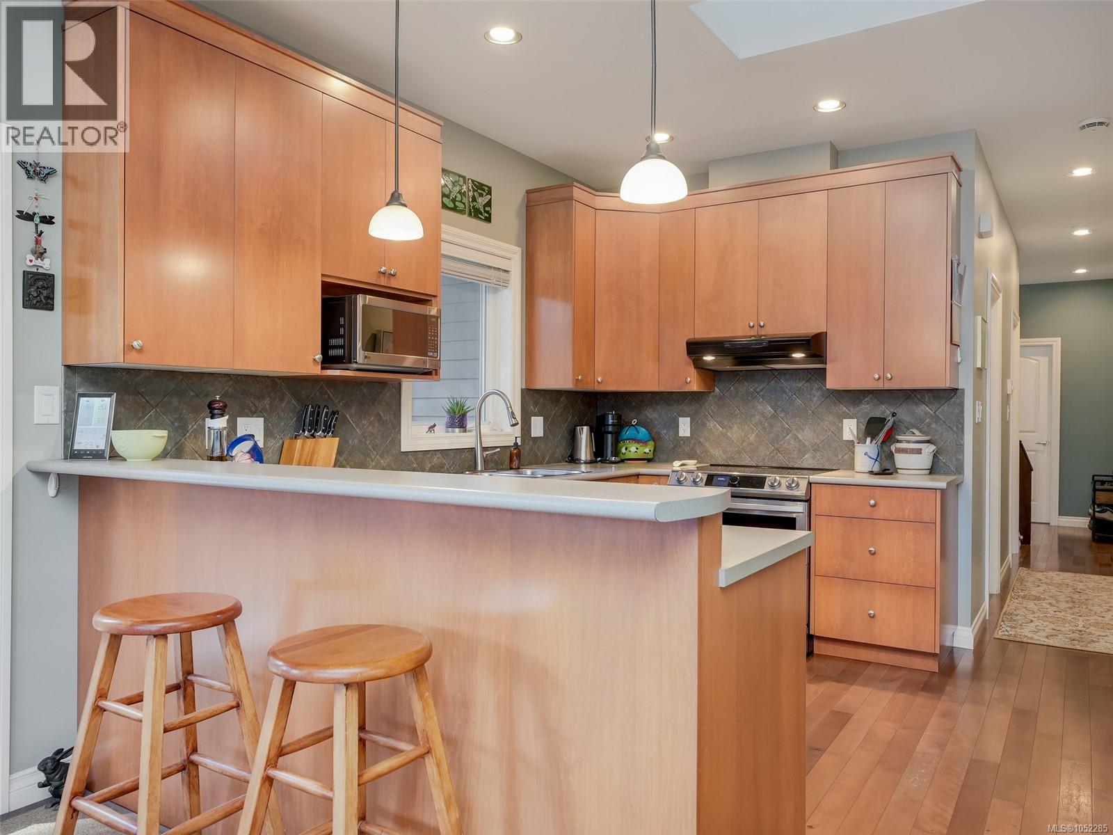  10347 Patricia Place, Sidney