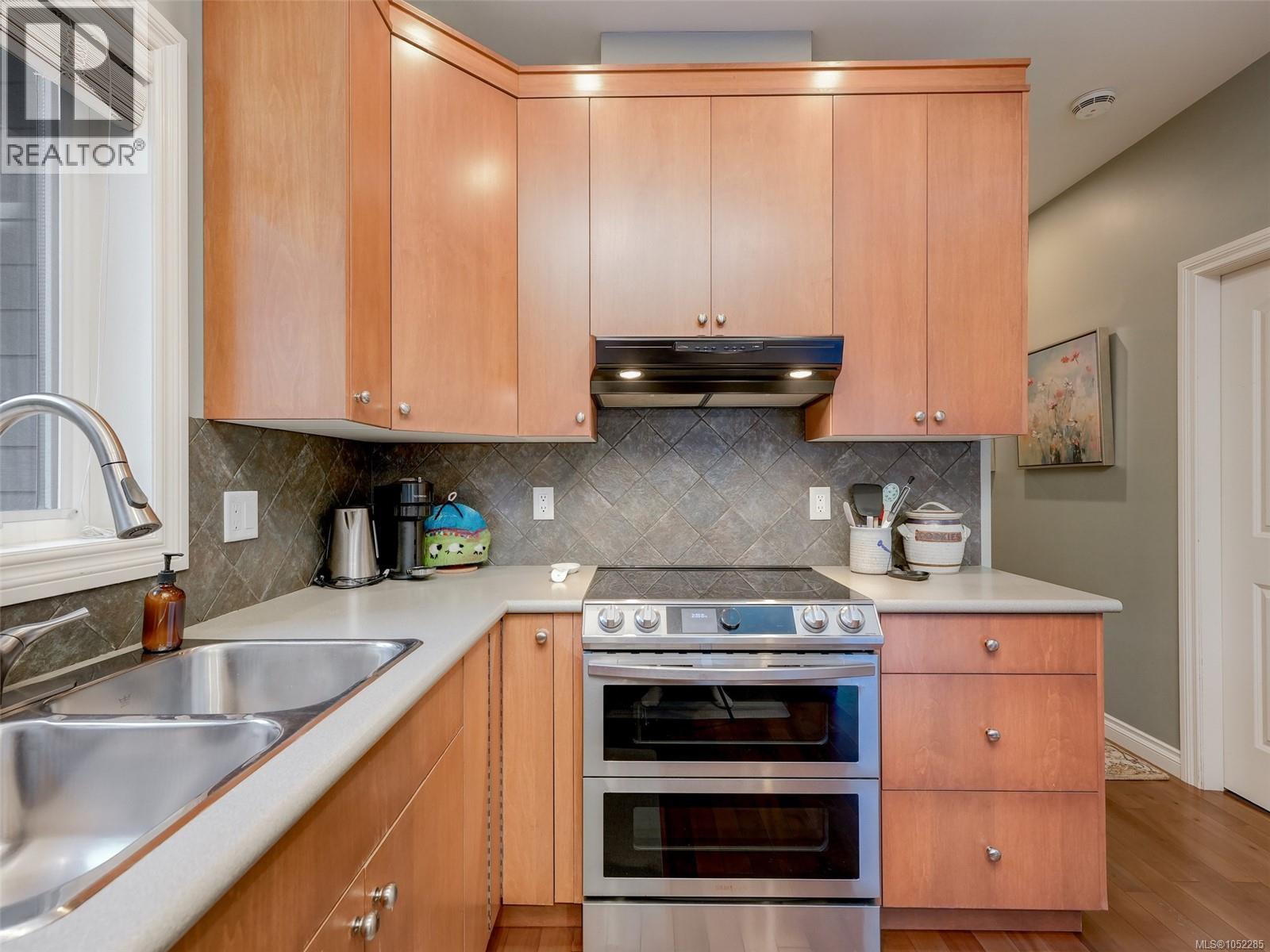  10347 Patricia Place, Sidney