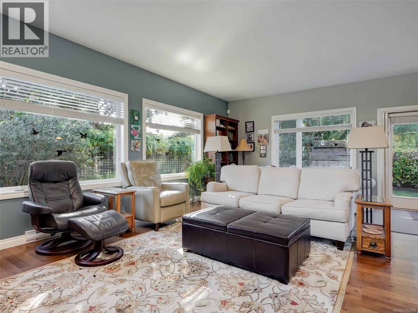  10347 Patricia Place, Sidney