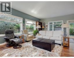 Living room - 10347 Patricia Pl, Sidney, BC V8L3J5 Photo 9