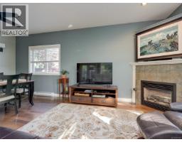 Kitchen - 10347 Patricia Pl, Sidney, BC V8L3J5 Photo 7