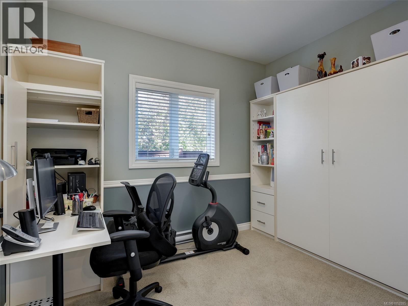  10347 Patricia Place, Sidney