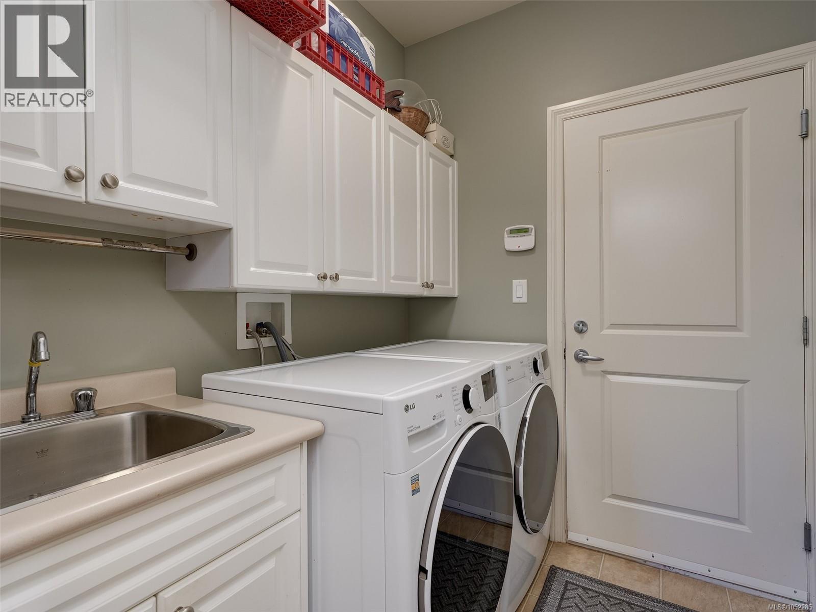  10347 Patricia Place, Sidney