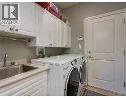 10347 Patricia Pl, Sidney, BC V8L3J5 Photo 17
