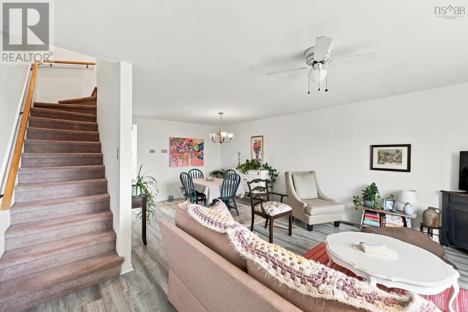 521 Harbour View Crescent - 11