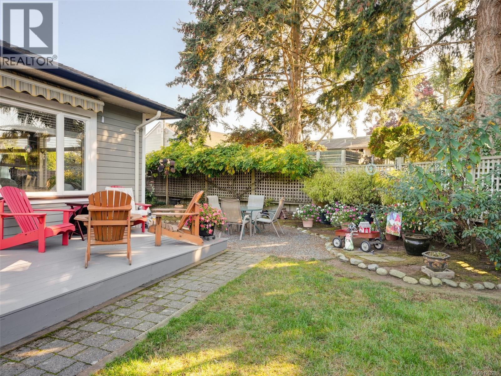  10347 Patricia Place, Sidney