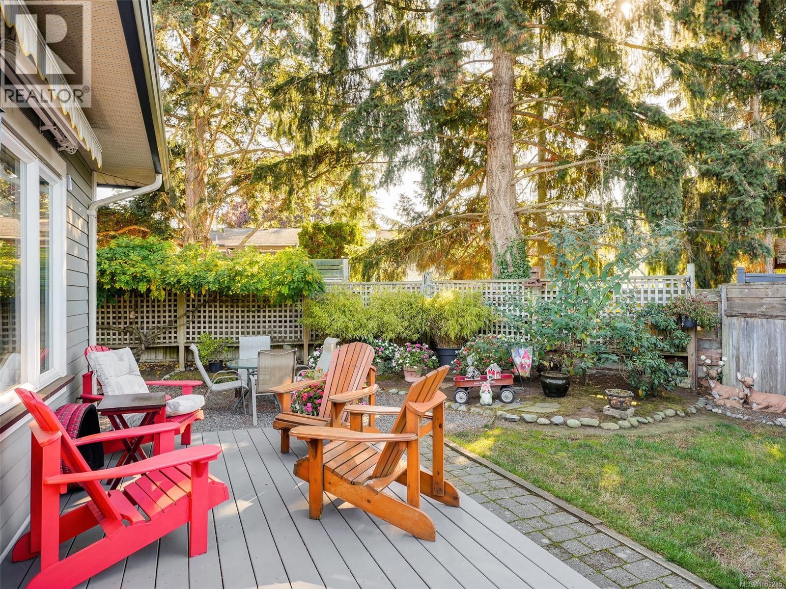  10347 Patricia Place, Sidney