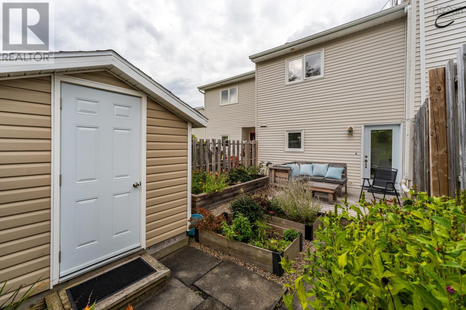 521 Harbour View Crescent - 23