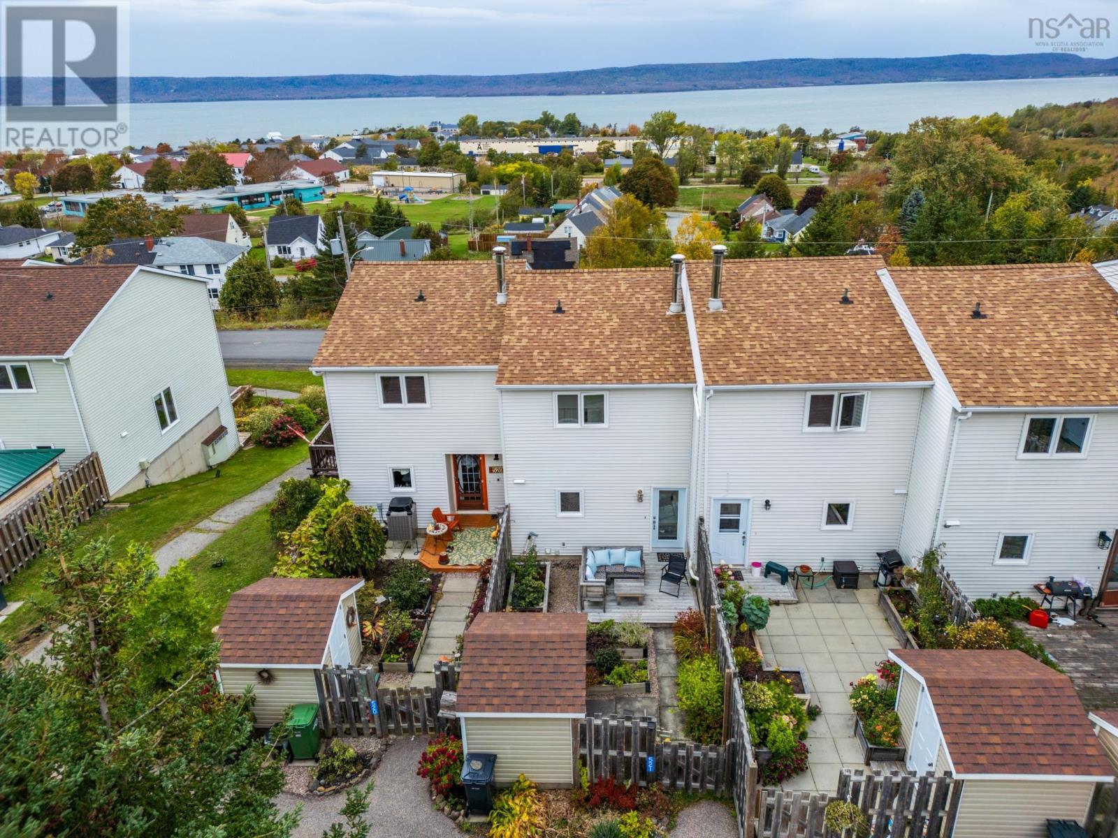 521 Harbour View Crescent - 2