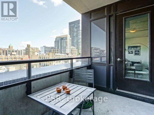 400 Wellington Street West — photo 10