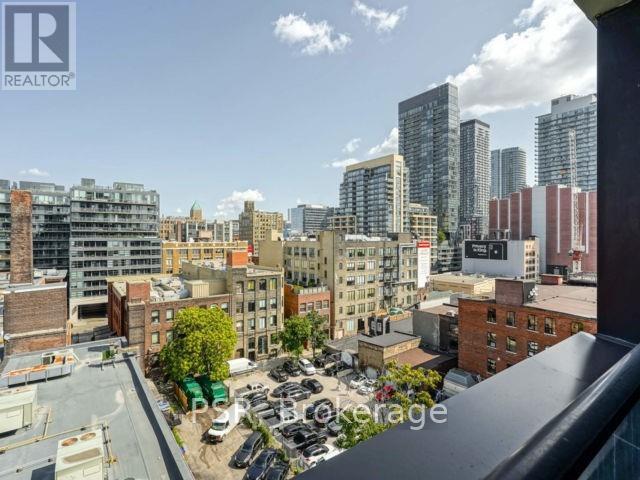 400 Wellington Street West — photo 11
