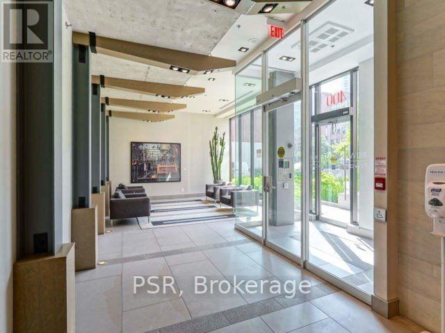 400 Wellington Street West — photo 14