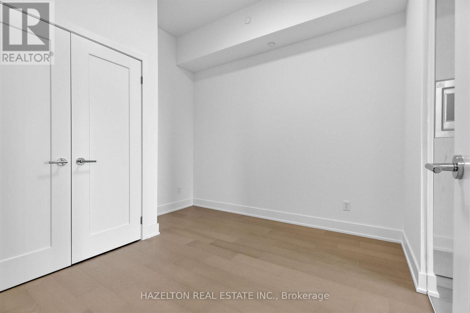 8 Manor Road West — photo 7