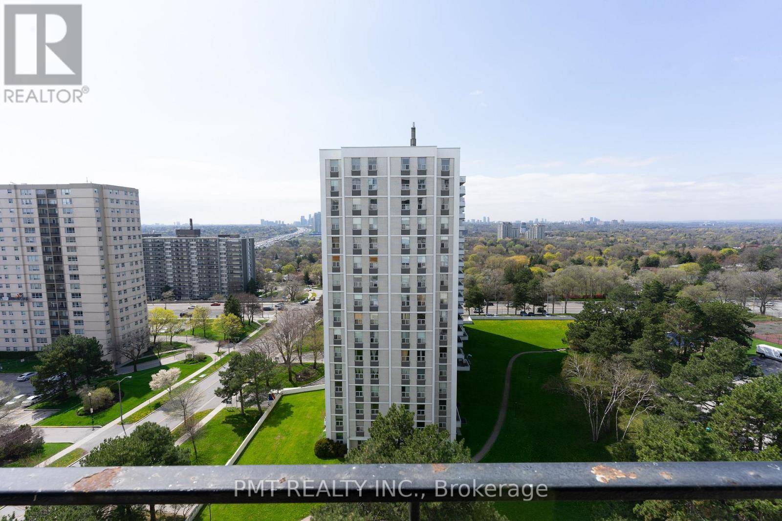 20 Forest Manor Road — photo 11
