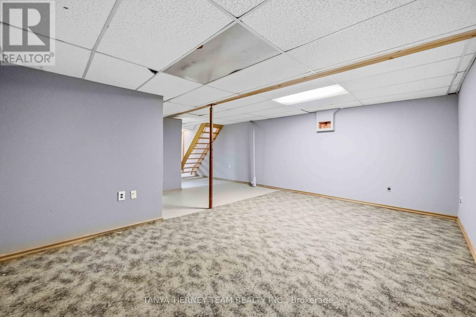 #32 1330 TROWBRIDGE DRIVE - 44
