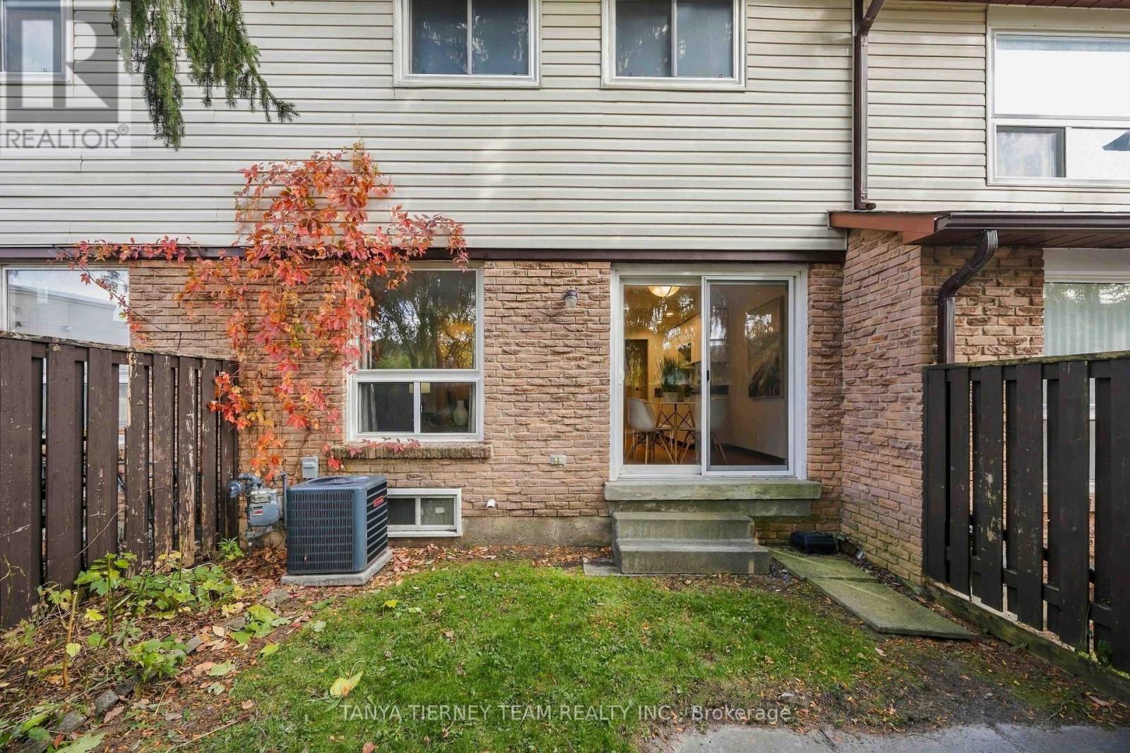 #32 1330 TROWBRIDGE DRIVE - 47