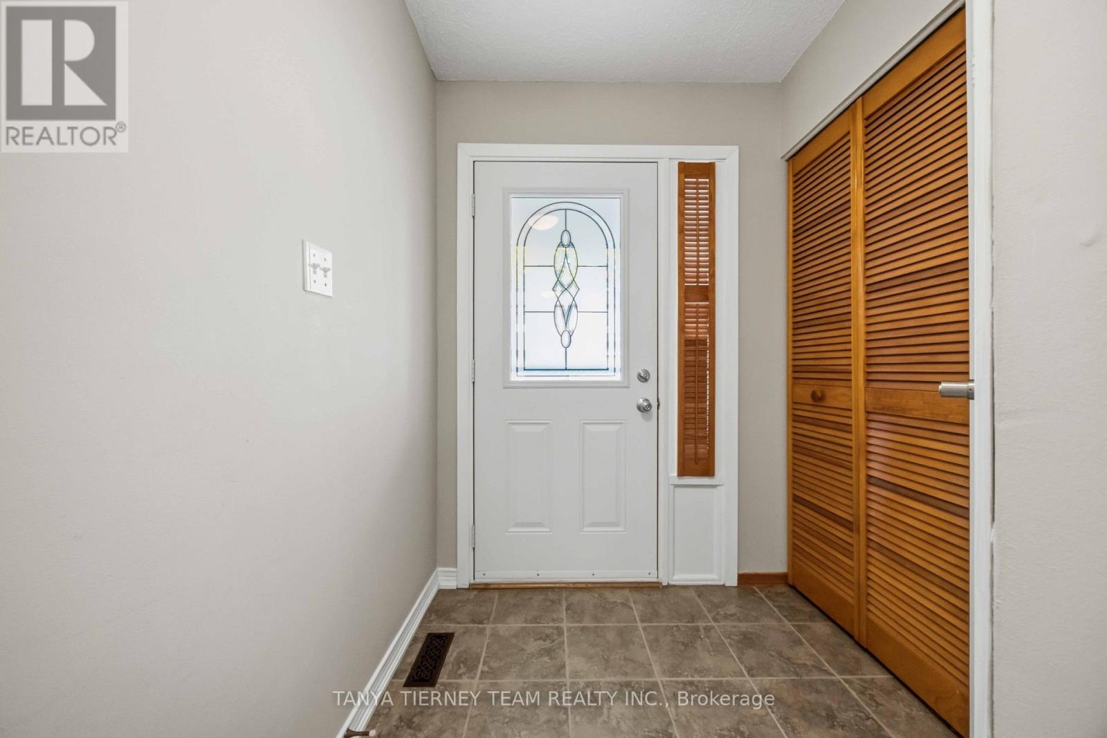 #32 1330 TROWBRIDGE DRIVE - 5