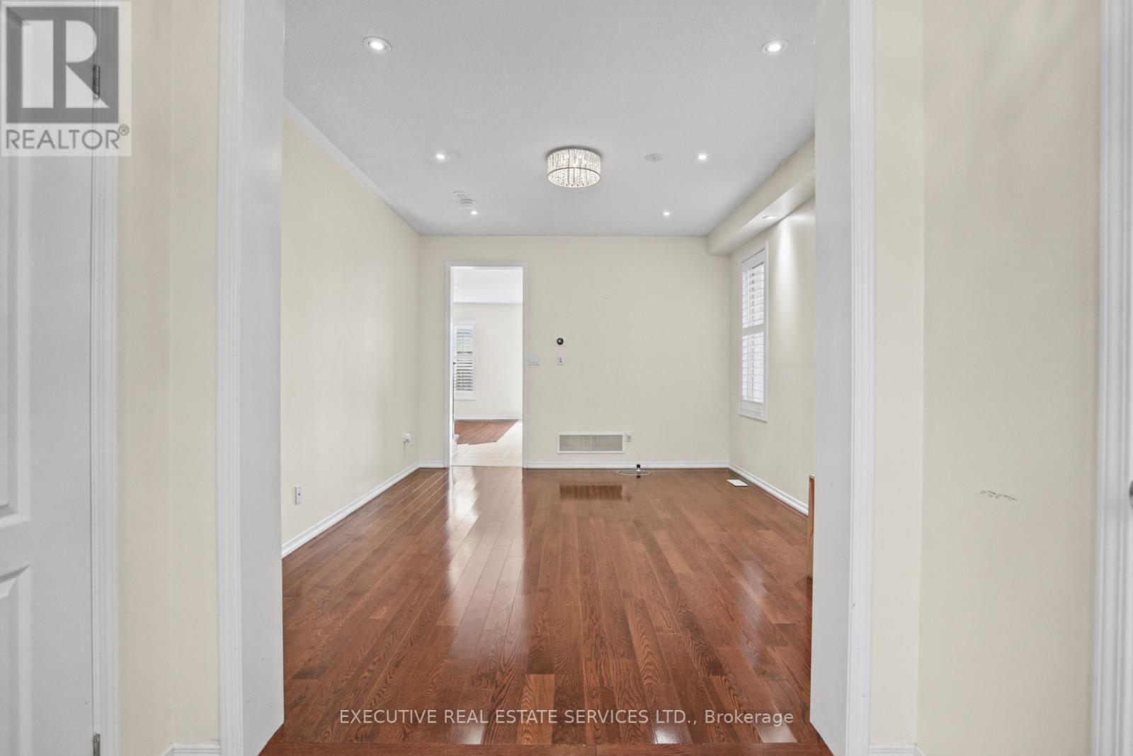 1571 Edgecroft Drive, Pickering, ON photo 8