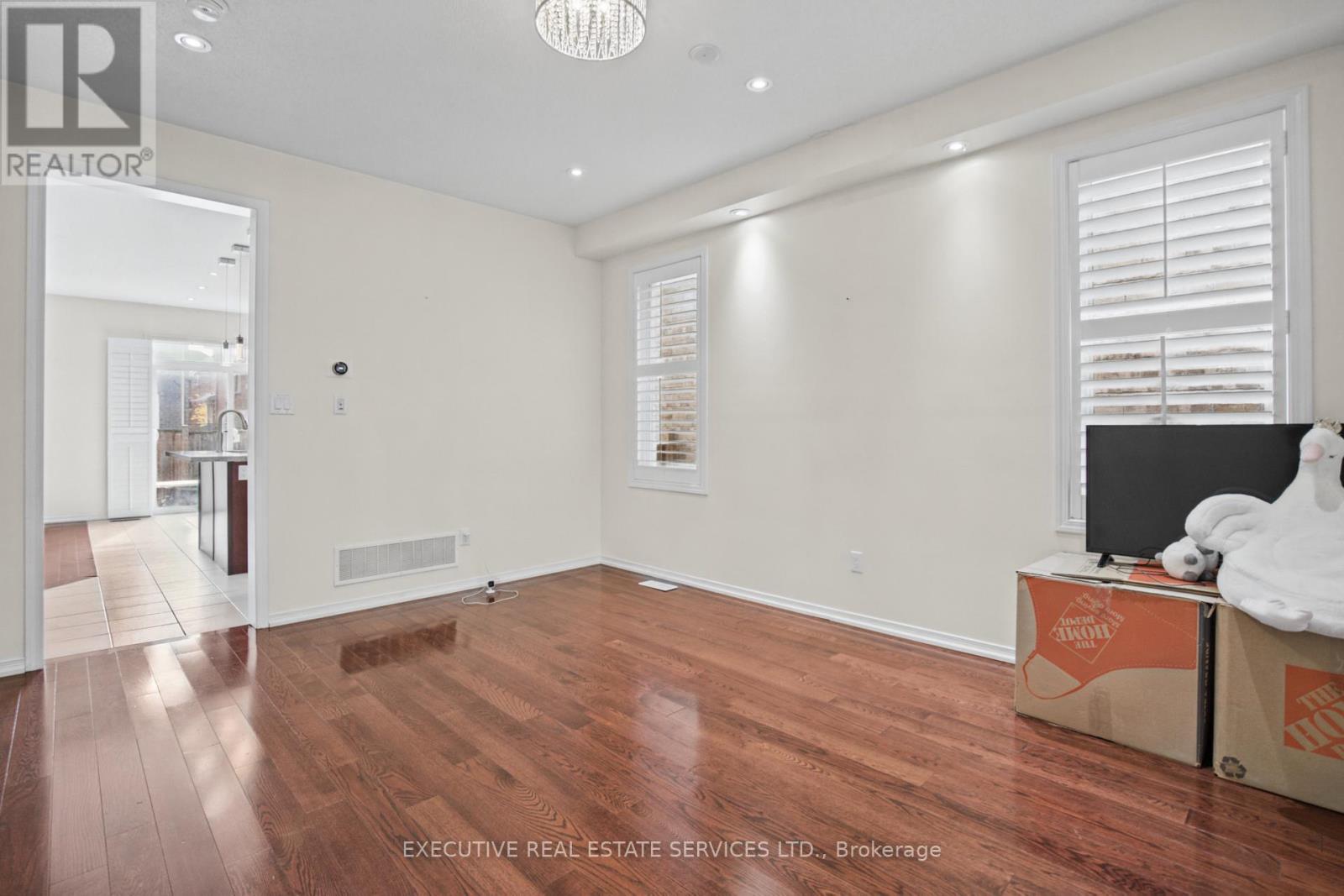 1571 Edgecroft Drive, Pickering, ON photo 9