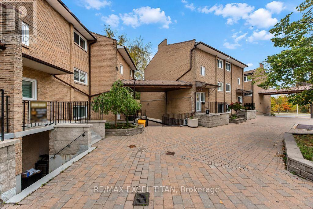 #153 50 SCARBOROUGH GOLF CLUB ROAD - 34