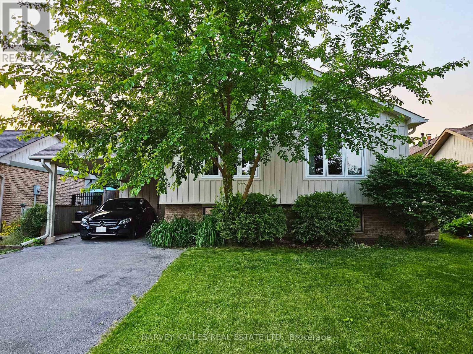 8 Pilkington Crescent, Whitby, ON photo 1