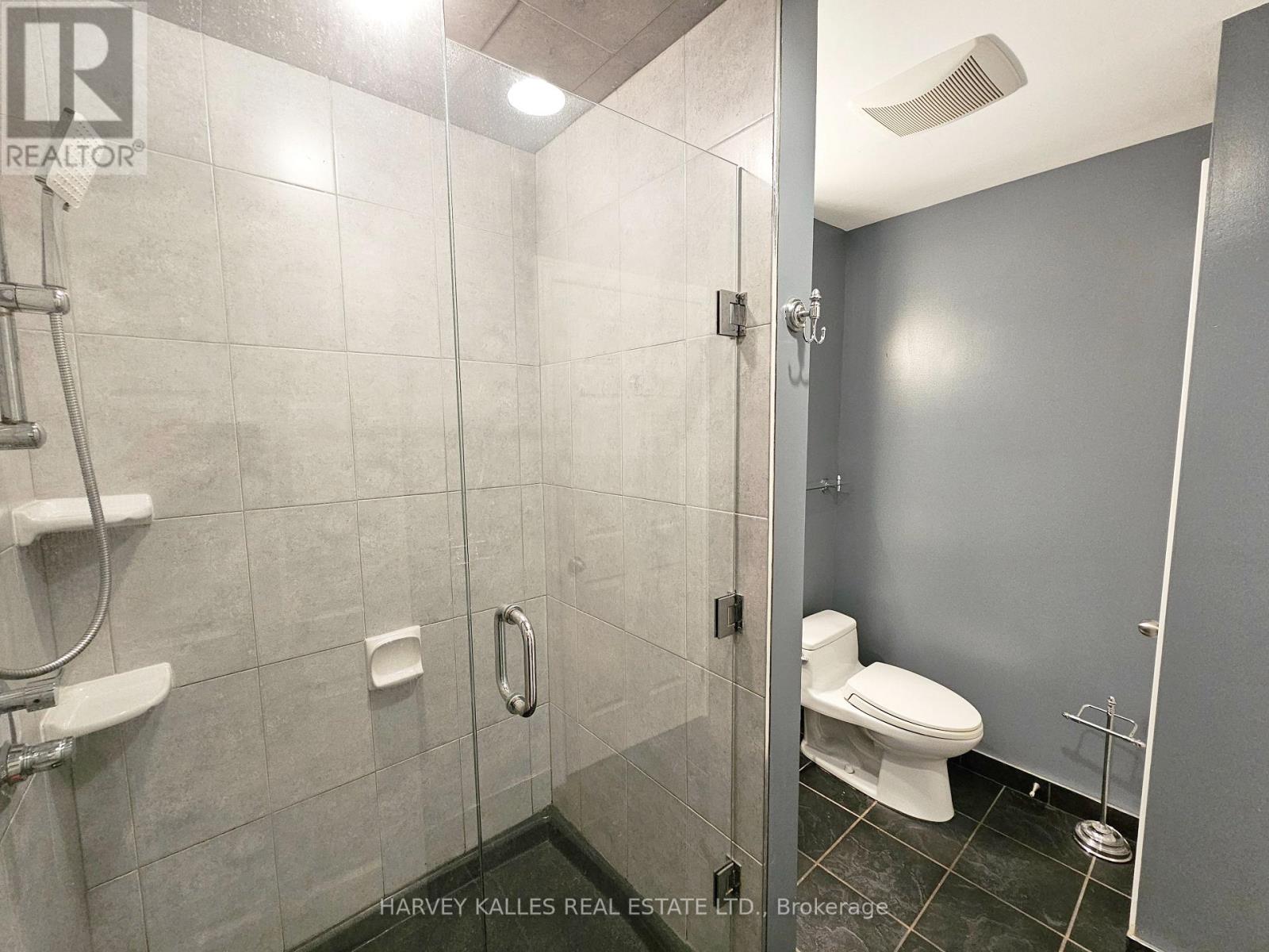 8 Pilkington Crescent, Whitby, ON photo 13