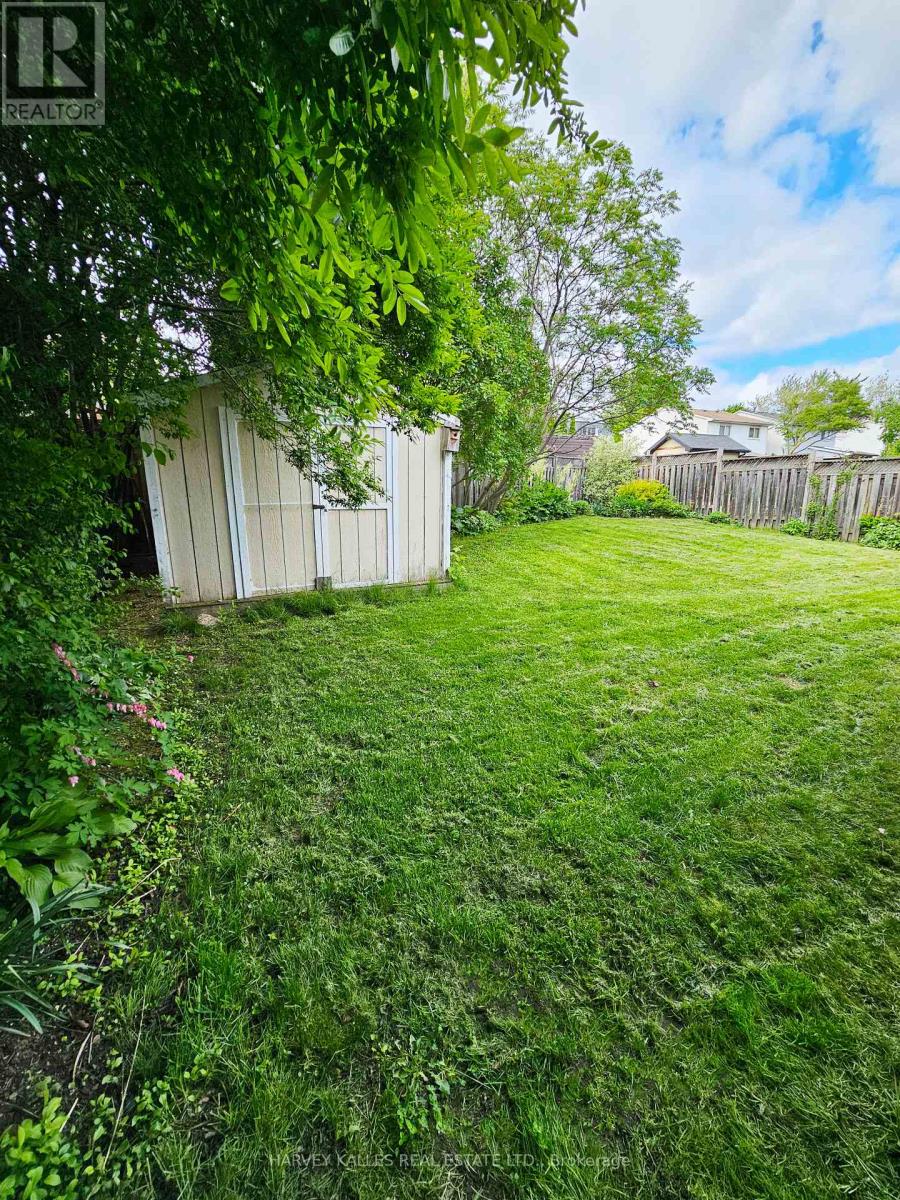 8 Pilkington Crescent, Whitby, ON photo 16