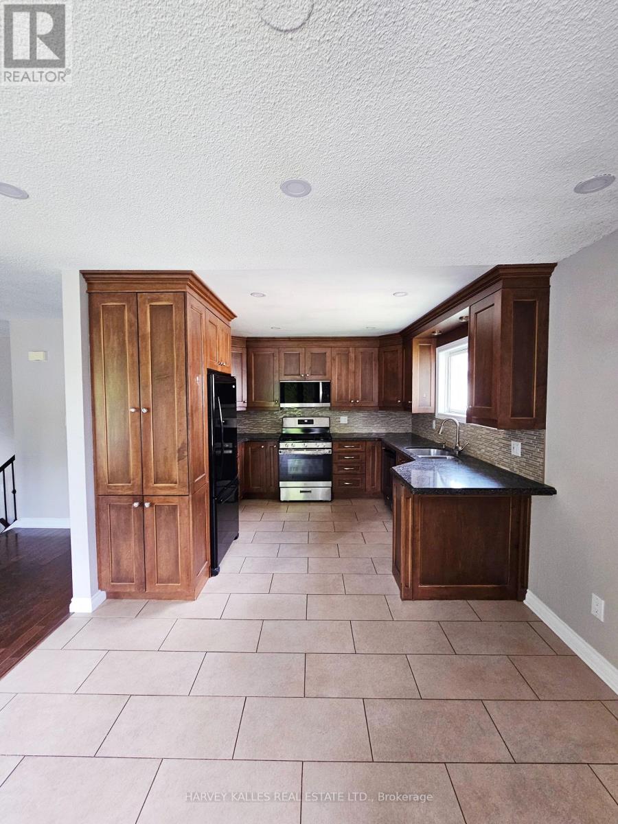 8 Pilkington Crescent, Whitby, ON photo 4