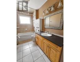 8 Pilkington Crescent, Whitby, ON L1N6E9 Photo 12