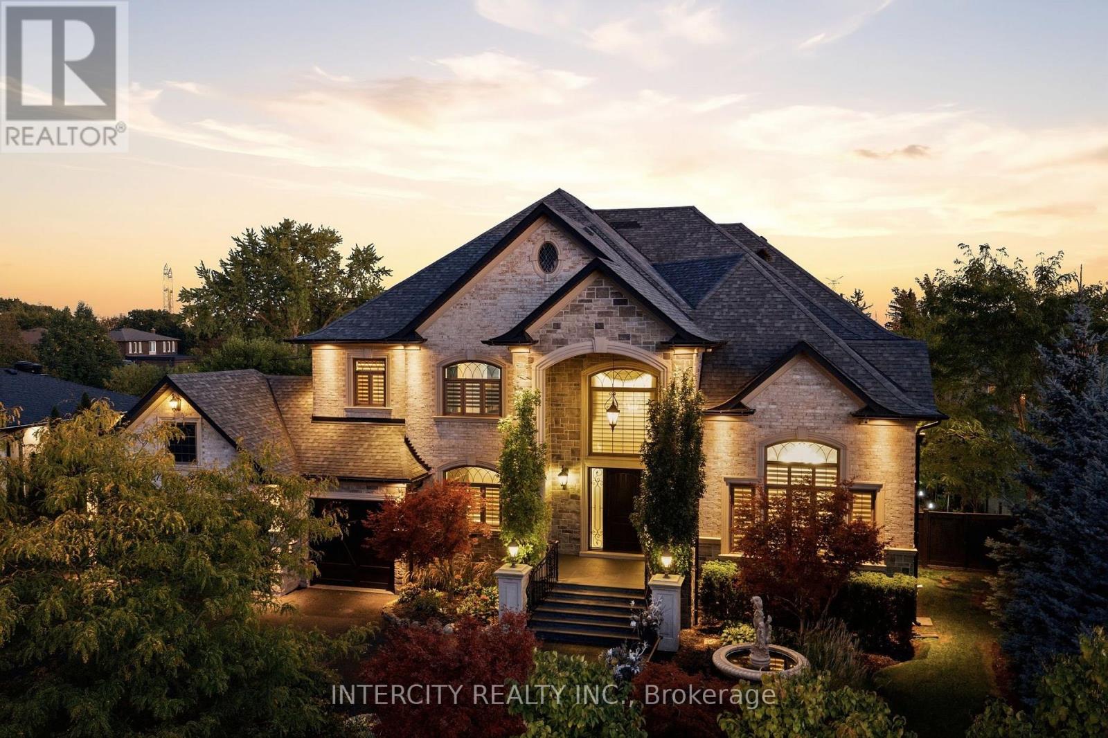 27 Rockview Gardens, Vaughan, ON