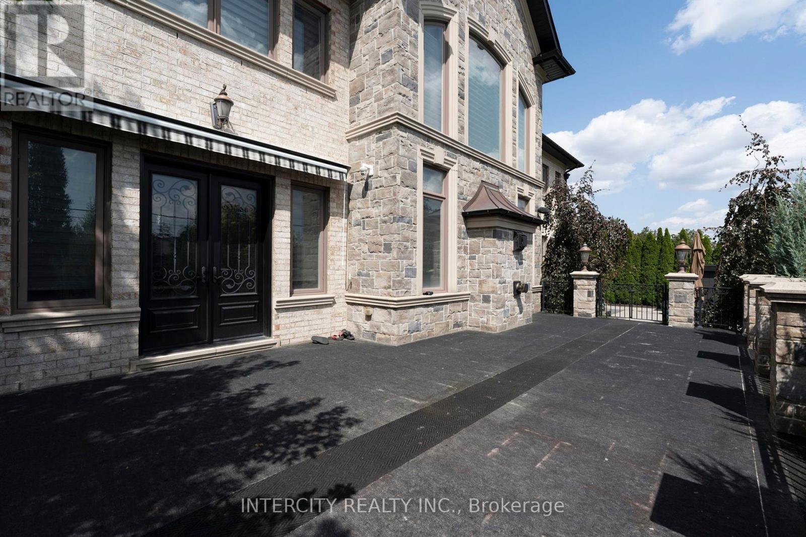 27 Rockview Gardens, Vaughan, ON photo 10