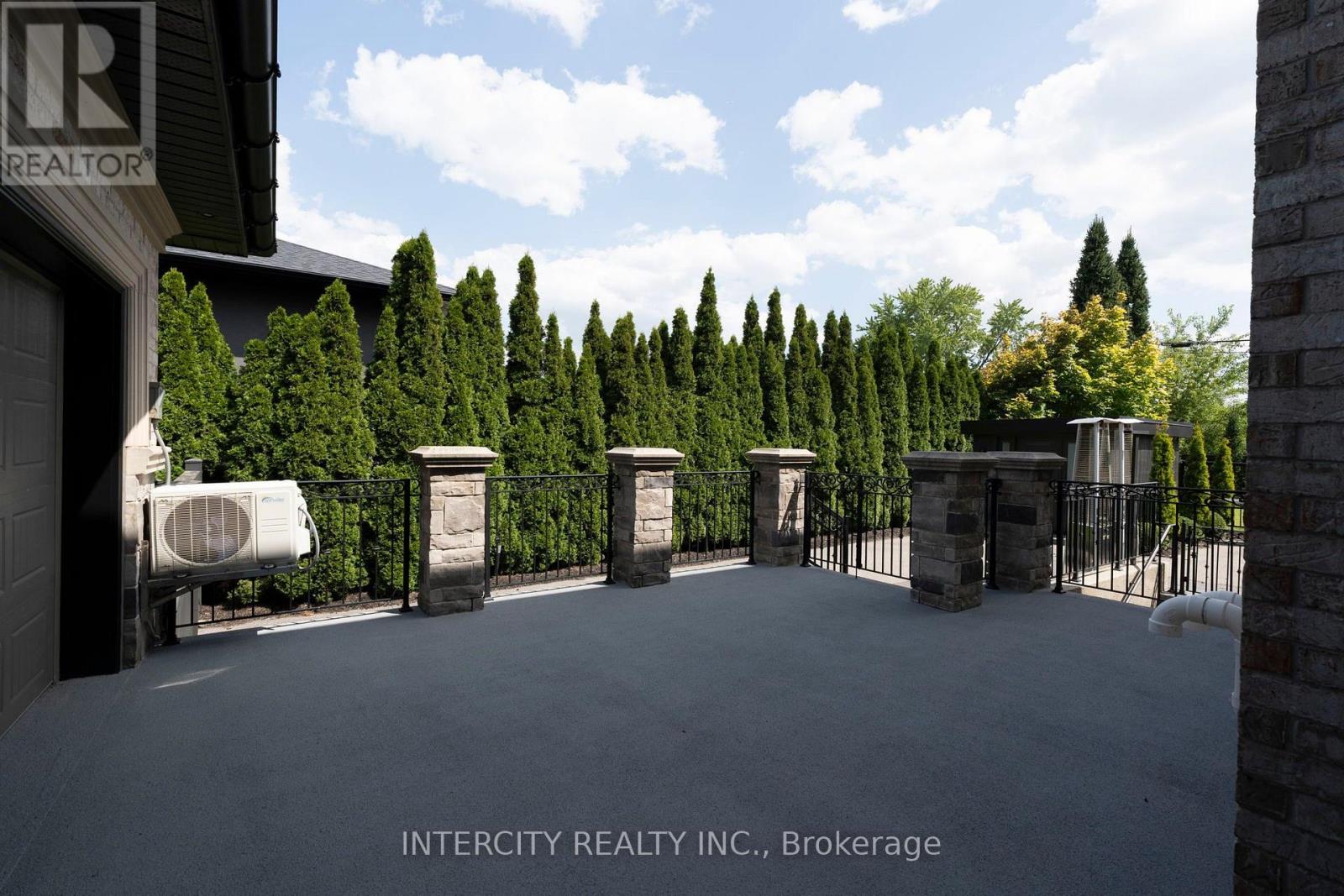 27 Rockview Gardens, Vaughan, ON photo 11
