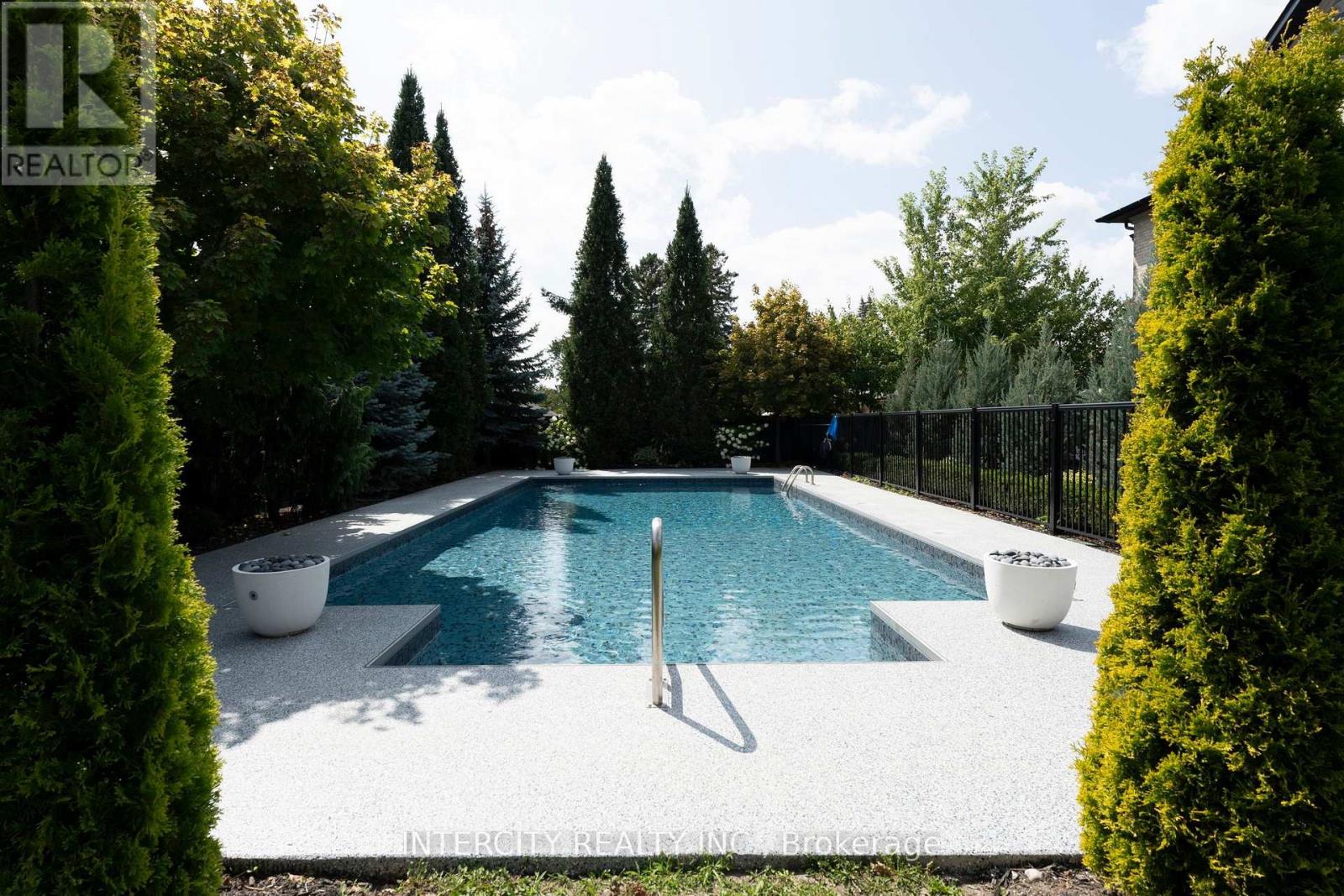 27 ROCKVIEW GARDENS - 13