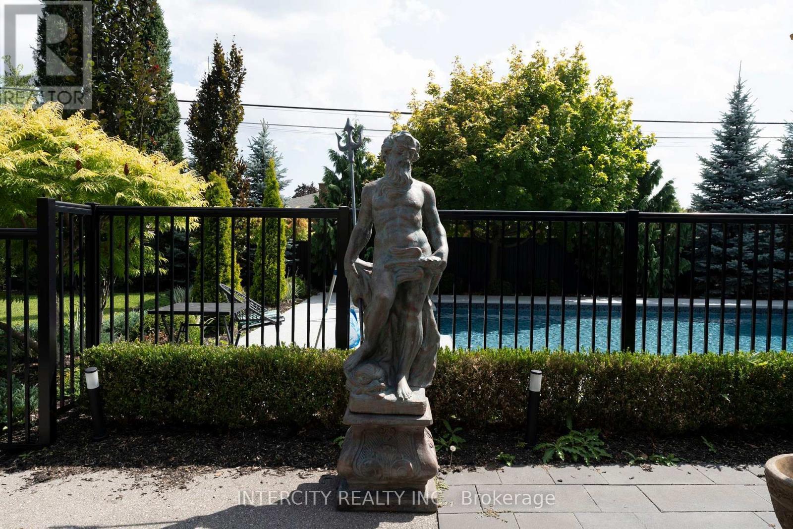 27 ROCKVIEW GARDENS - 15