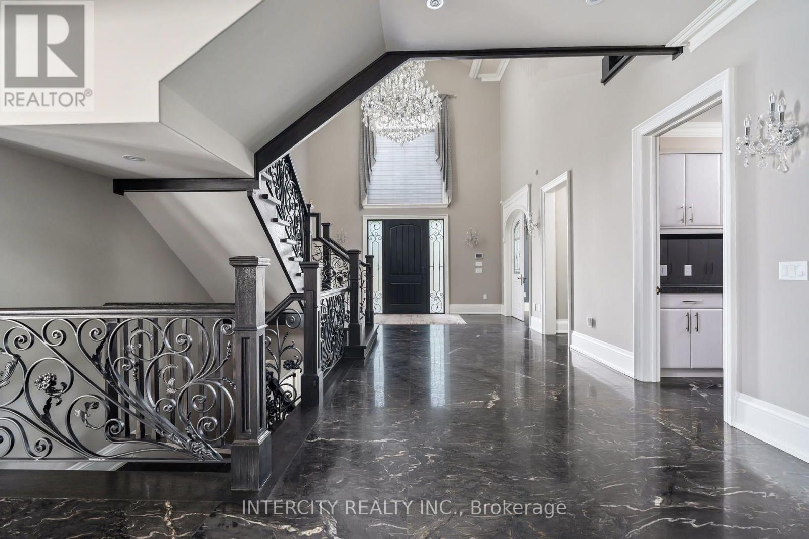 27 ROCKVIEW GARDENS - 16