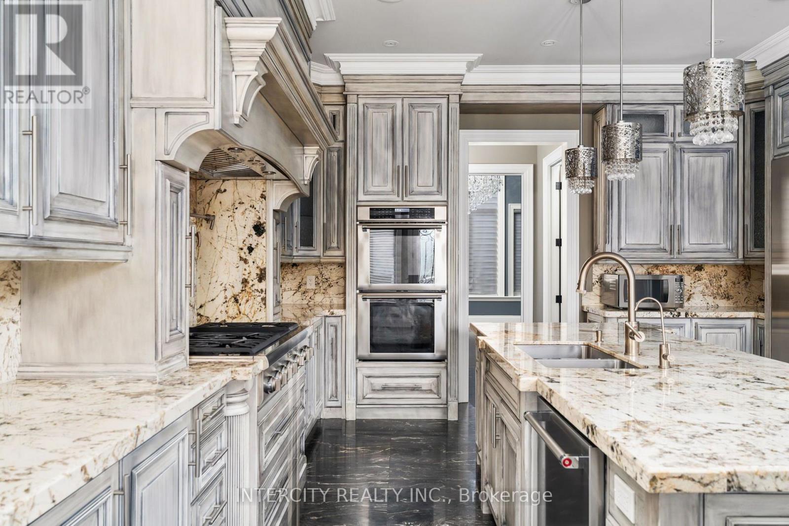 27 Rockview Gardens, Vaughan, ON photo 22