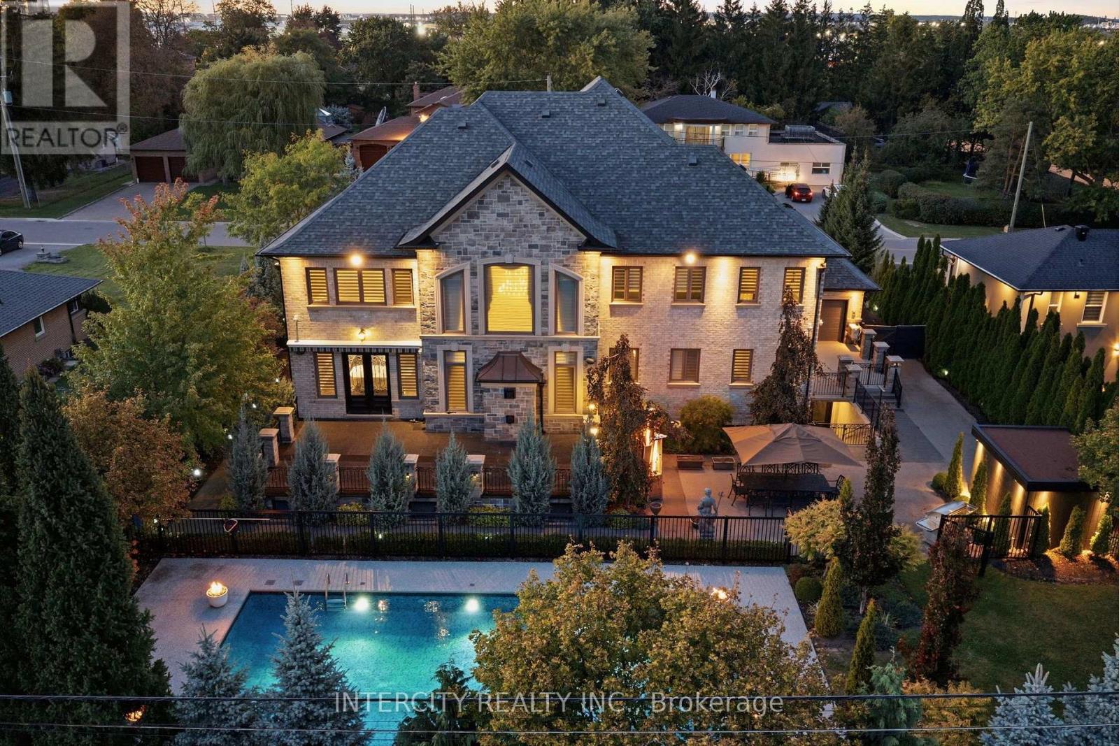 27 Rockview Gardens, Vaughan, ON photo 3