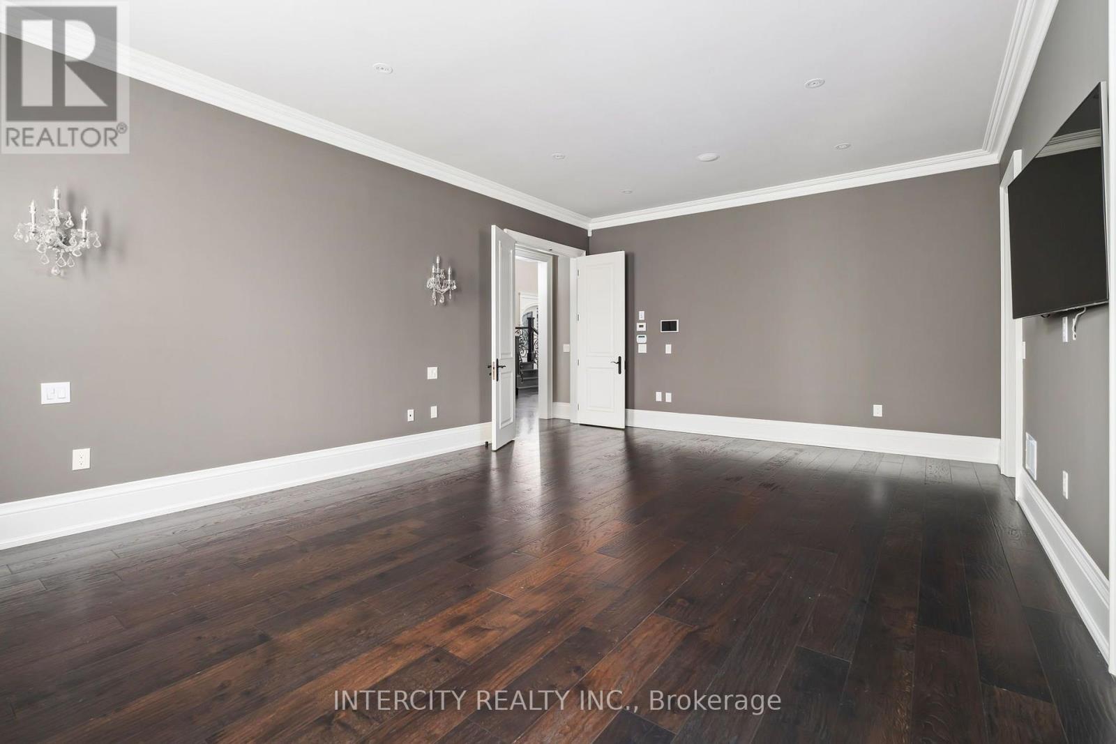 27 ROCKVIEW GARDENS - 31