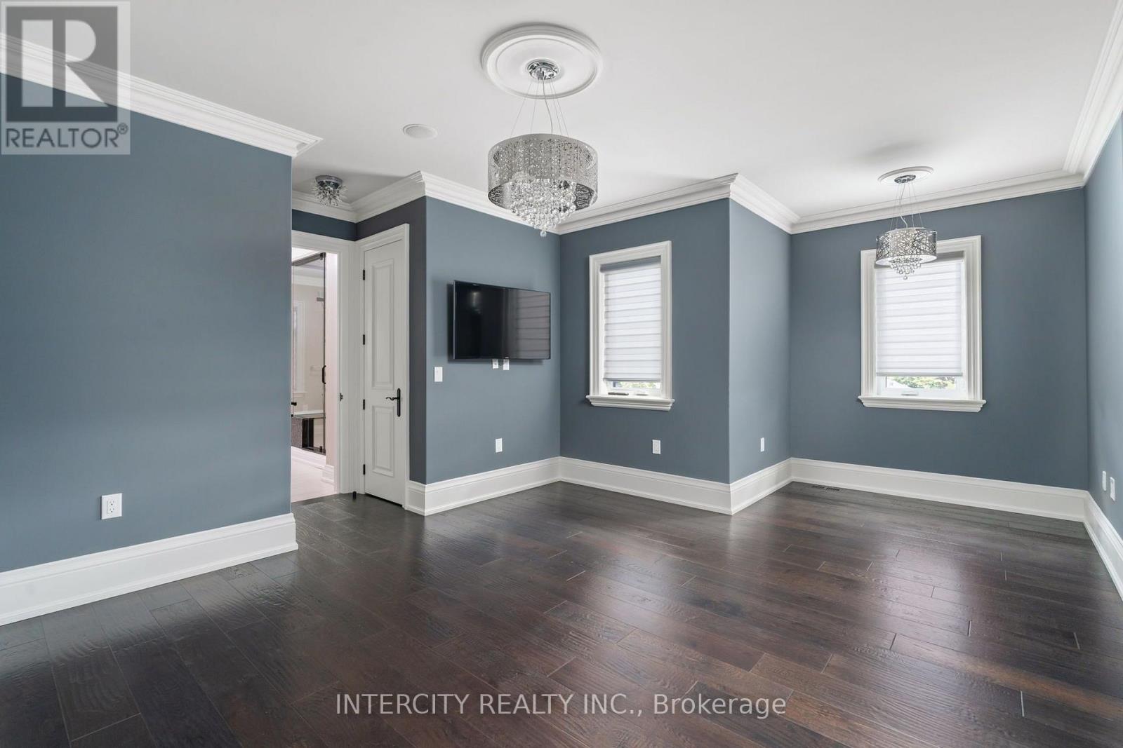 27 ROCKVIEW GARDENS - 35