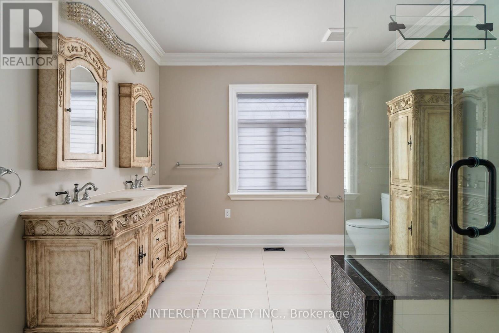 27 ROCKVIEW GARDENS - 36