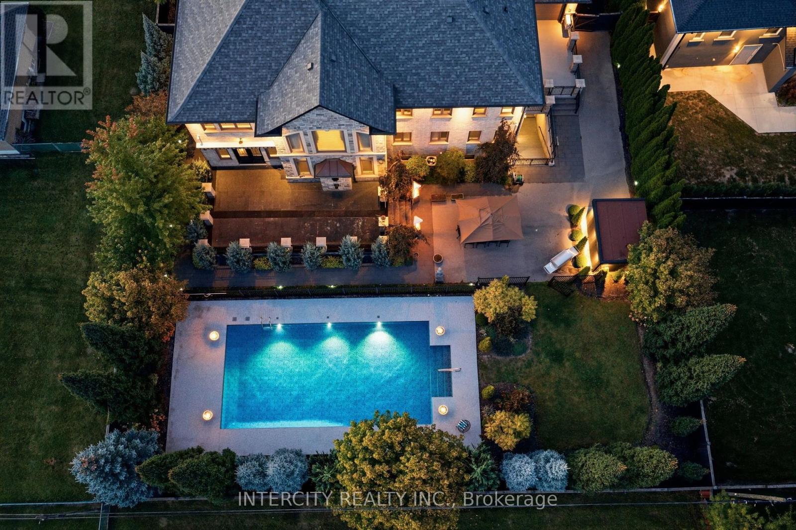27 Rockview Gardens, Vaughan, ON photo 4