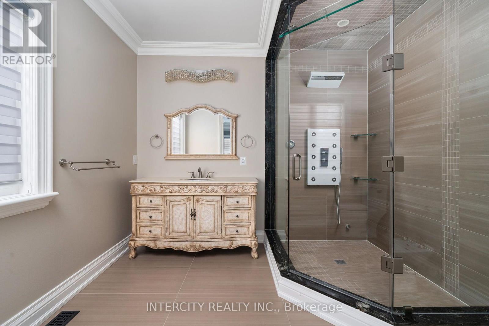 27 ROCKVIEW GARDENS - 43