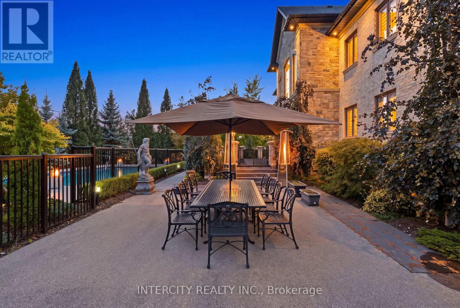 27 Rockview Gardens, Vaughan, ON photo 6