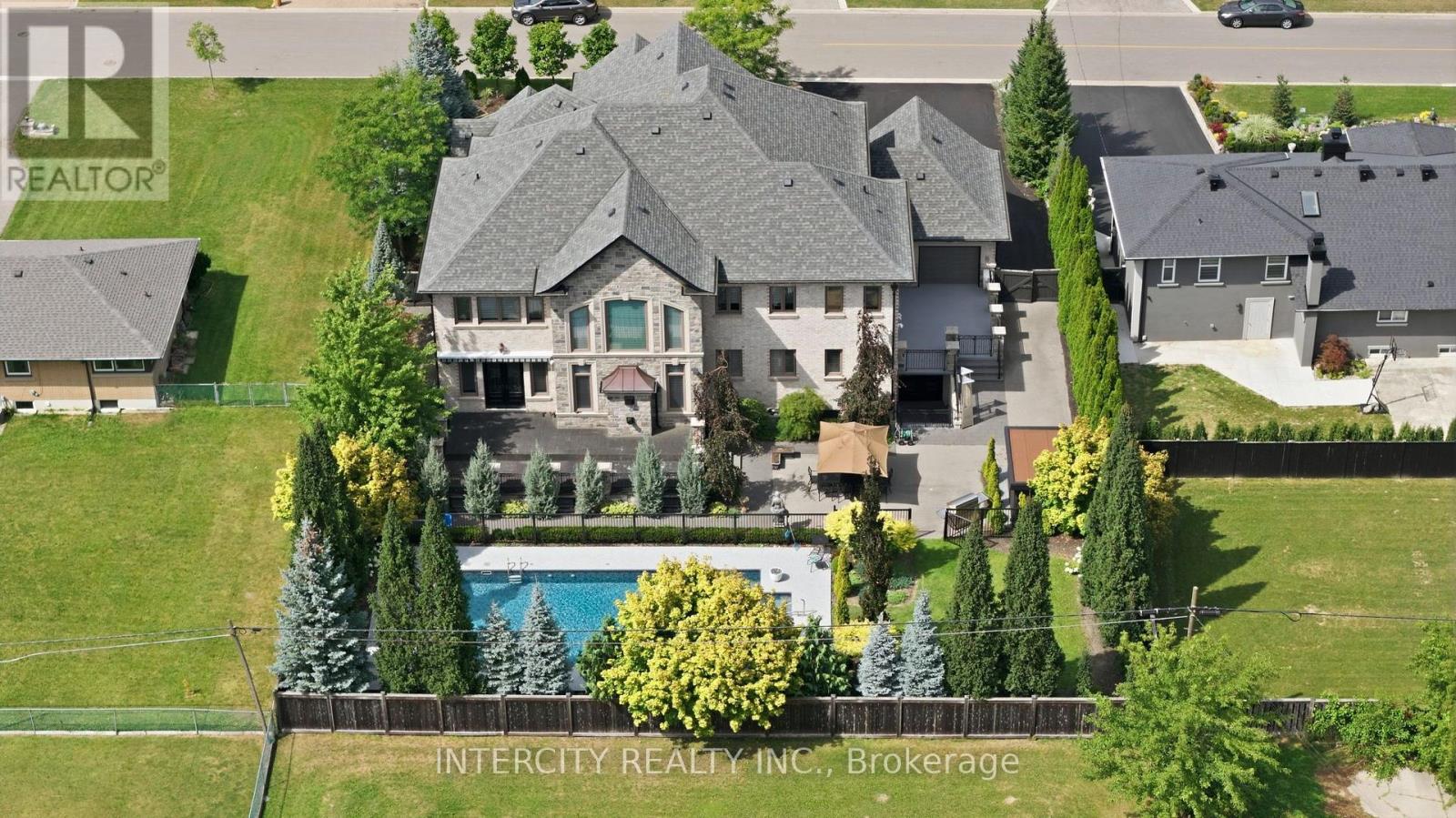 27 ROCKVIEW GARDENS - 9